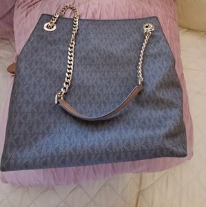 MK Purse in excellent condition 👌